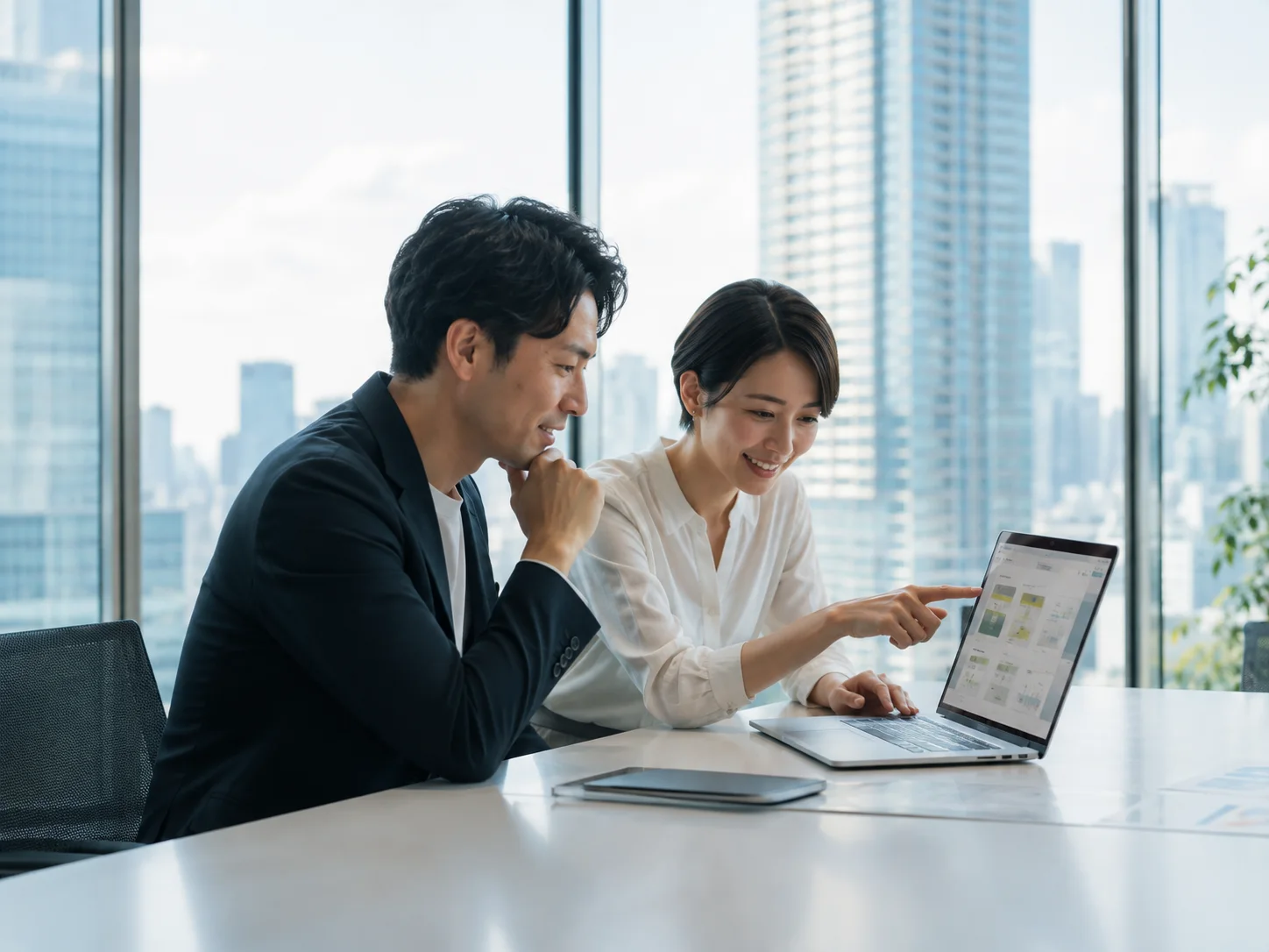 人材に関する打ち合わせをする日本人チーム